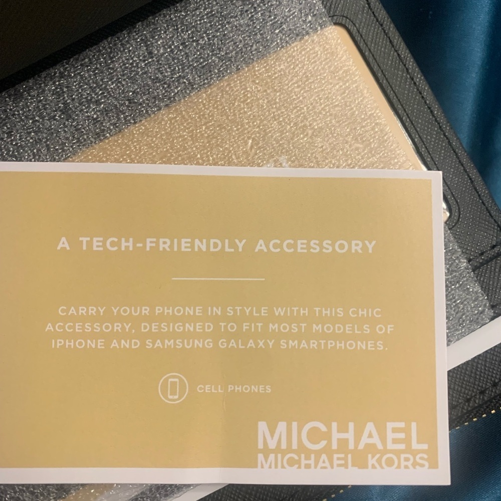 Michael Kors Jet Set Black Travel Wallet NWT - Picture 9 of 10